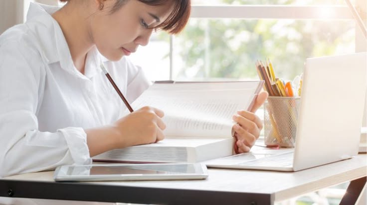 Zotero atau Turnitin: Mana yang Lebih Dibutuhkan untuk Menulis Skripsi?