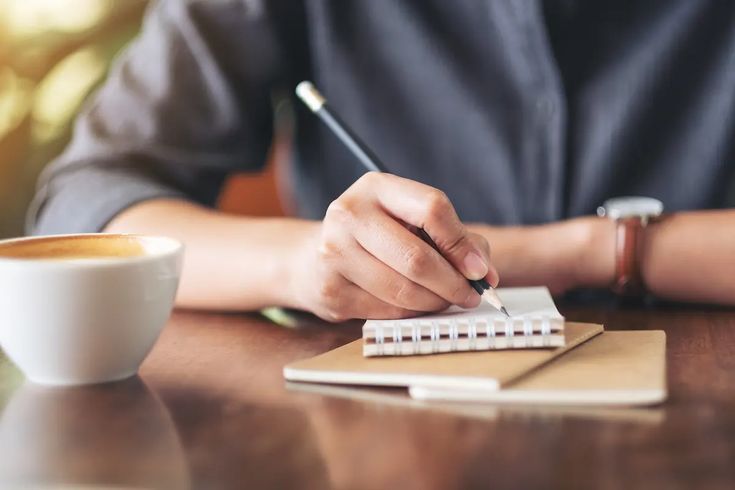 penulis pertama jurnal